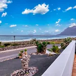 Дом отдыха Casa Buenavista - Pool - Ocean Views - 2 Min By Lanzarote *