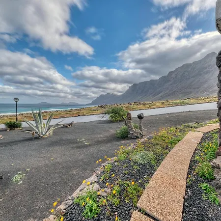 Casa Buenavista - Pool - Ocean Views - 2 Min By Lanzarote Vakantiehuis *