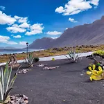 Vakantiehuis Casa Buenavista - Pool - Ocean Views - 2 Min By Lanzarote Famara